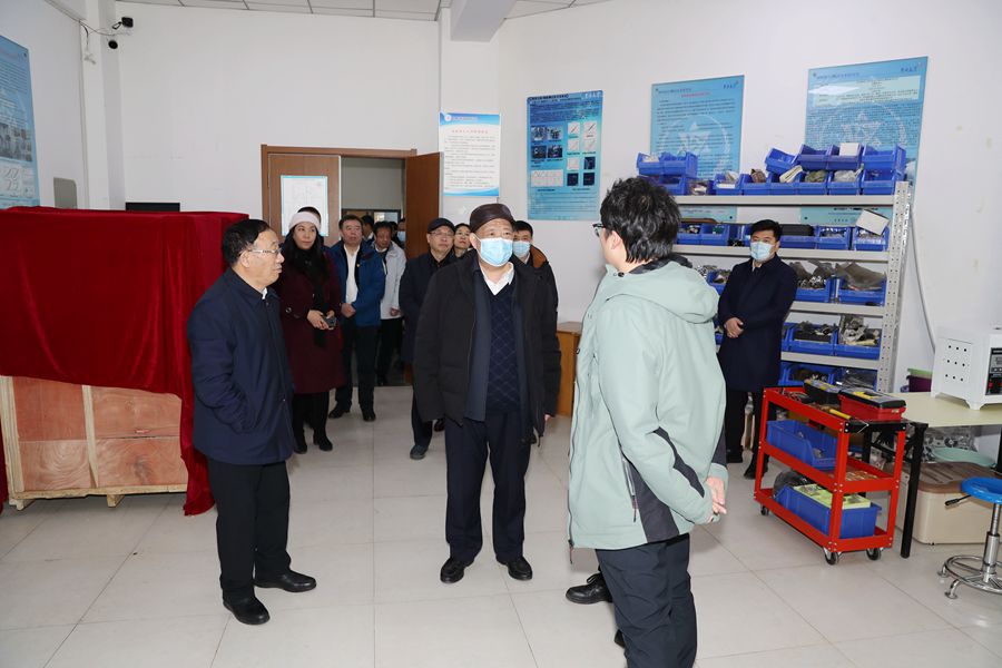 https://news.jlu.edu.cn/__local/7/92/90/E0CD11A31294E1BF0FD10E537FC_6561F2AA_161E9.jpg