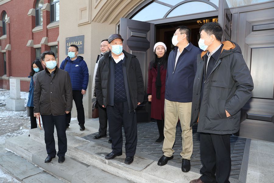 https://news.jlu.edu.cn/__local/E/70/F8/9DE949D8A437E0793FADFA707C5_6585A3D4_1C34B.jpg